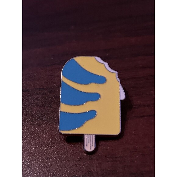 Disney Flounder Ice Cream Mystery Trading Pin - Picture 1 of 4